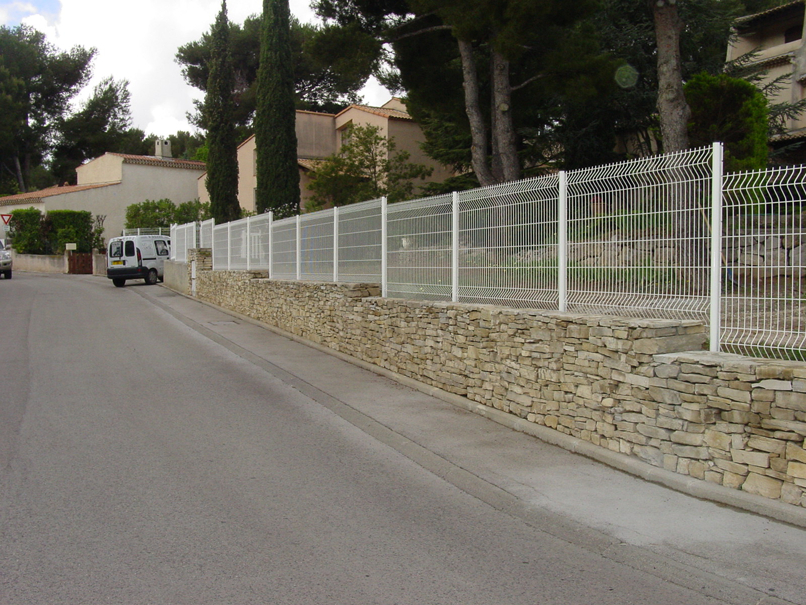 Clôture en panneaux rigides installés sur Martigues 